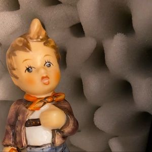 Hummel #172 cheeky Fellow